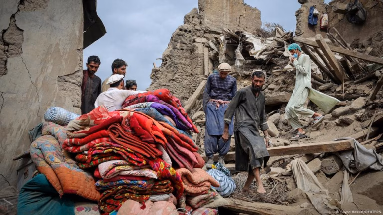 What obstacles are women facing in accessing support? – DW – 09/03/2025