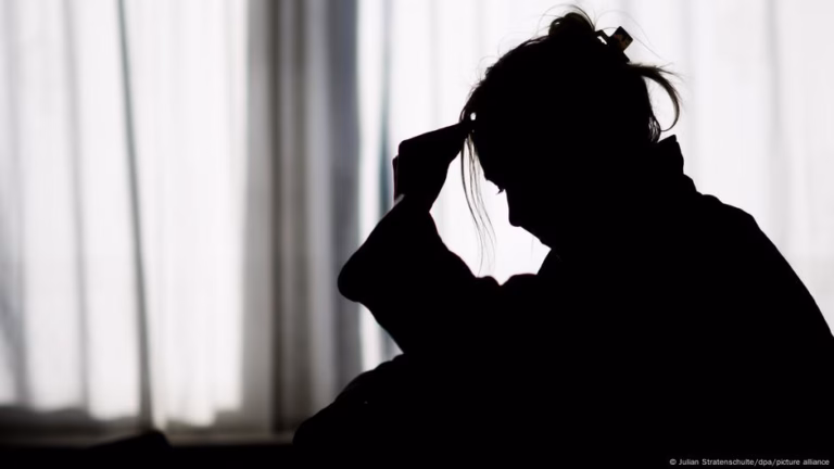 Living Loss: The Suicide of Beloved Individuals – DW – 09/11/2025