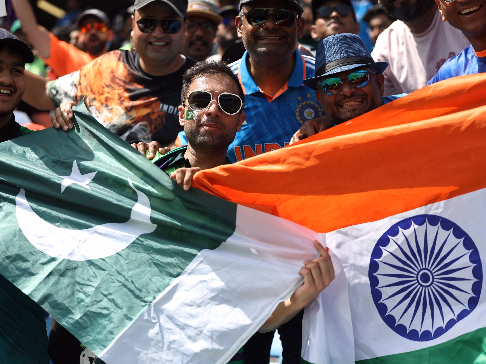 Afp 20250223 36yg8yb v2 highres topshotcricketct2025pakindfans 1740302137.jpg