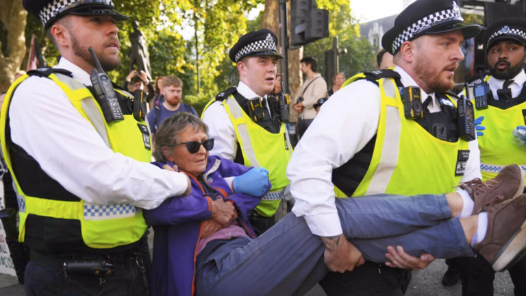 London police apprehend over 400 at Palestine Action solidarity demonstration