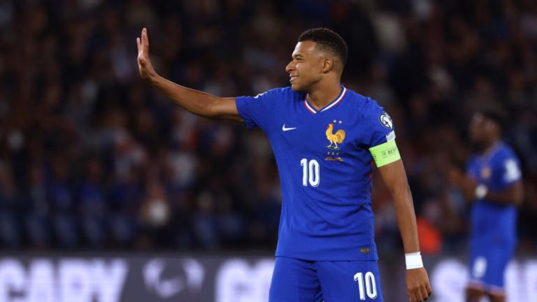 In the 2026 World Cup, France secures a challenging victory over Iceland, with Kylian Mbappé playing a crucial role.