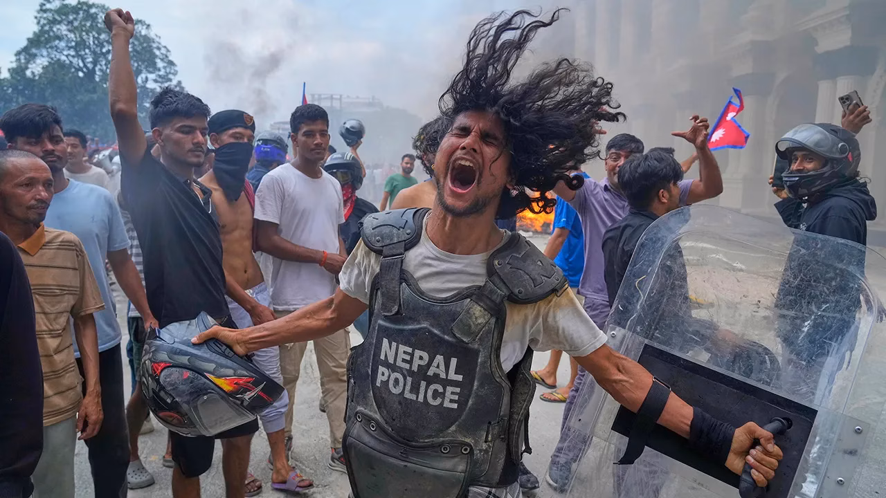 Nepal violent unrest fires2.jpg