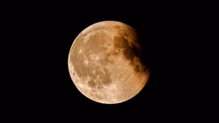 Astronomical phenomenon of a Blood Moon documented in photographs from various regions worldwide | Global Updates